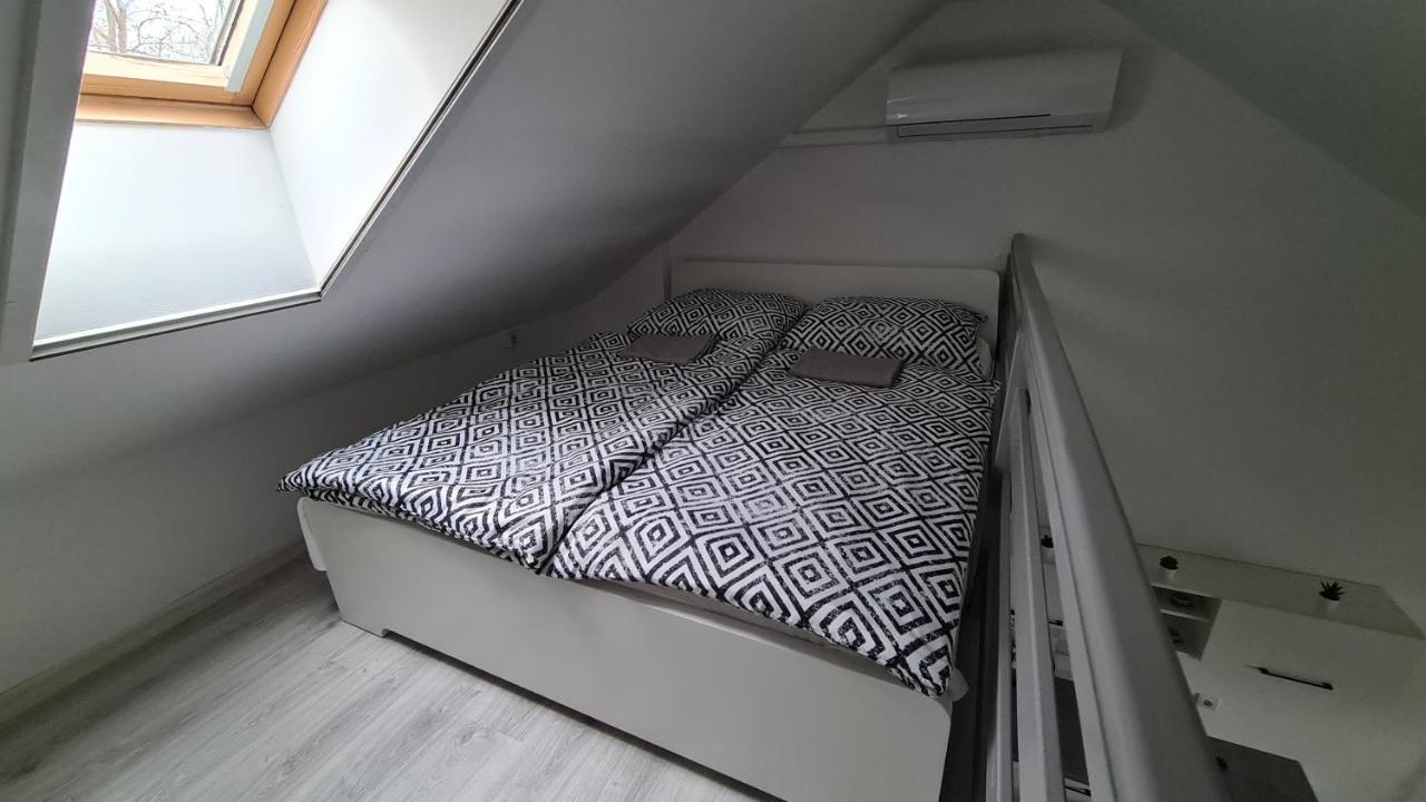 Gyulai-Fuerdo-Apartman Ii. Esterno foto