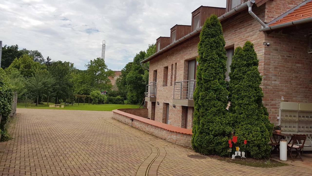 Gyulai-Fuerdo-Apartman Ii. Esterno foto
